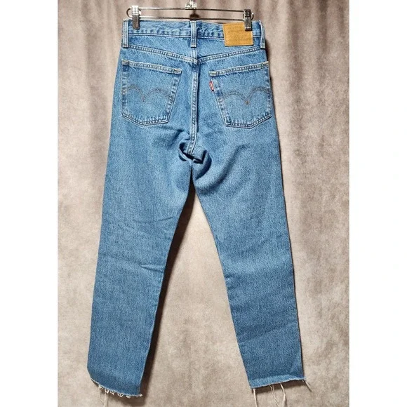 women's LEVI'S PREMIUM Wedgie Blue Jeans denim Button Fly raw hem Size 25W‎ 28L - Picture 6 of 9